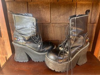 Delia’s Platform boots