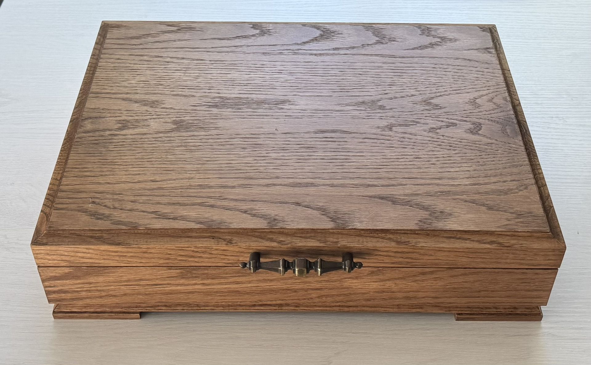 🟫 Vintage 1970 Genuine Solid Oak Wood Box, 17x12, Metal Hardware, Felt Interior (new)