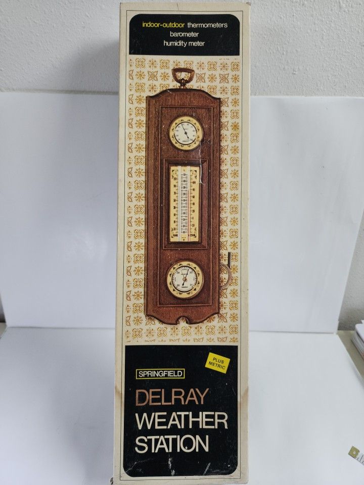 VINTAGE SPRINGFIELD DELRAY METRIC WEATHER STATION - W/ BOX - NO. 6902 USA Made. 
Indoor-Outdoor/thermometers/barometer/humidity meter 

Appears in lig