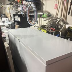 Frigidaire 6ft Chest Freezer 