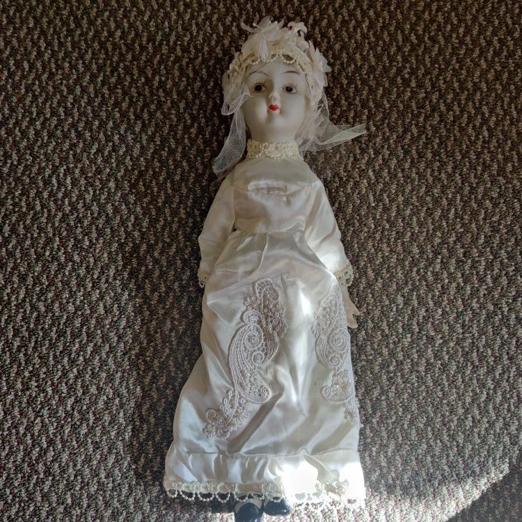 ANTIQUE PORCELAIN/BISQUE BRIDE DOLL