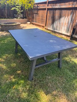 Outdoor patio table