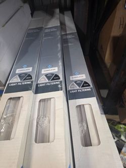 Persianas de 1 pulgada de Vynil de 48x64 nuevas $15 cada persiana