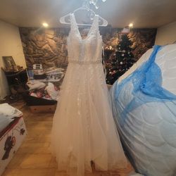 BNWT GORGOUS Bling Elegant White Wedding  Dress Size 6 
