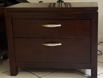 2 Wood night stands