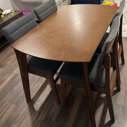 Like New Dining Table Set (4 Chairs) – Only 4 Weeks Used – $399