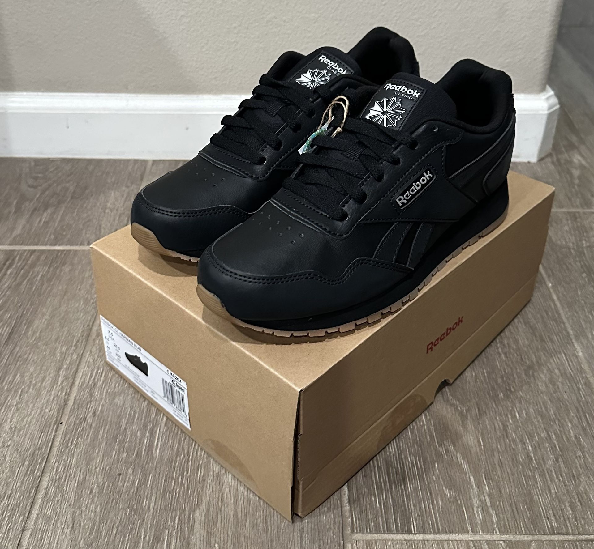 <NIB> Reebok Men’s Classic Harman Run Casual Sneakers Size: 7.5