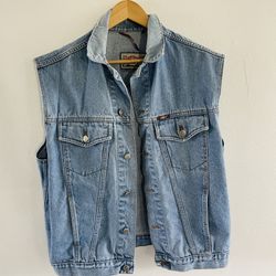 Vintage trade cross mark vest. Missing tag  Bin N