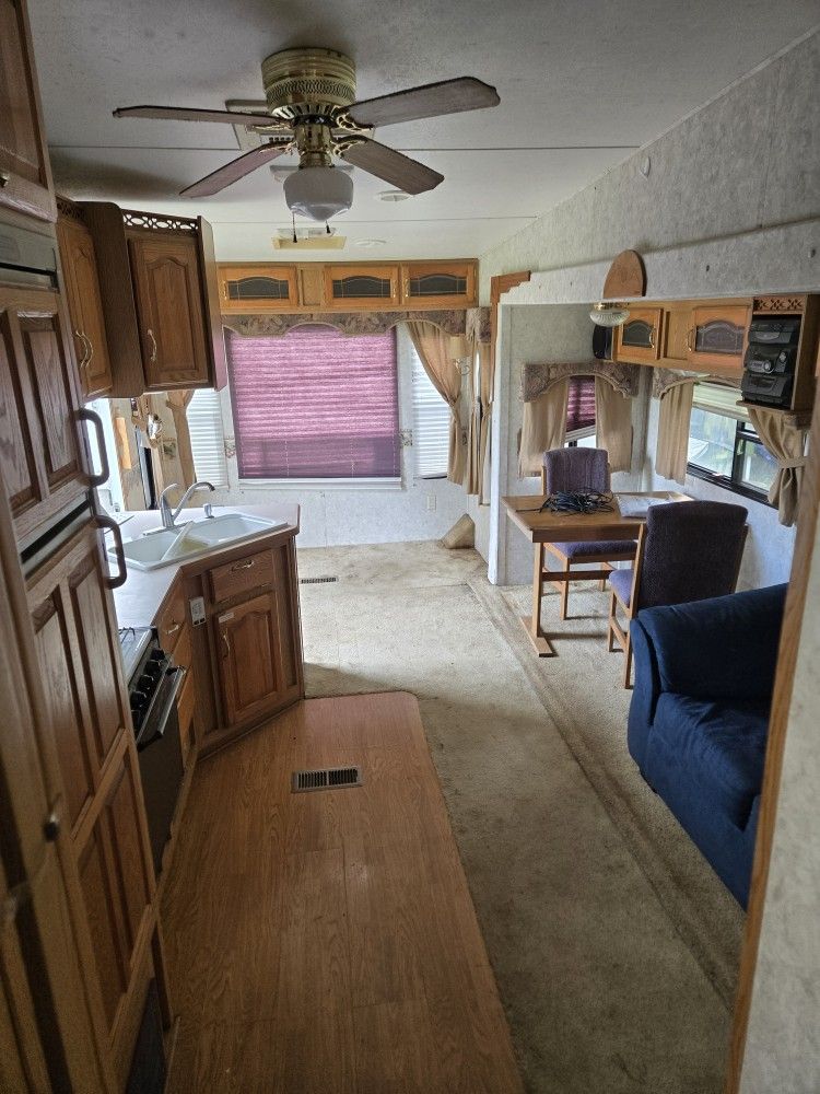 2002 Keystone Montana – 32ft – $10,000 OBO