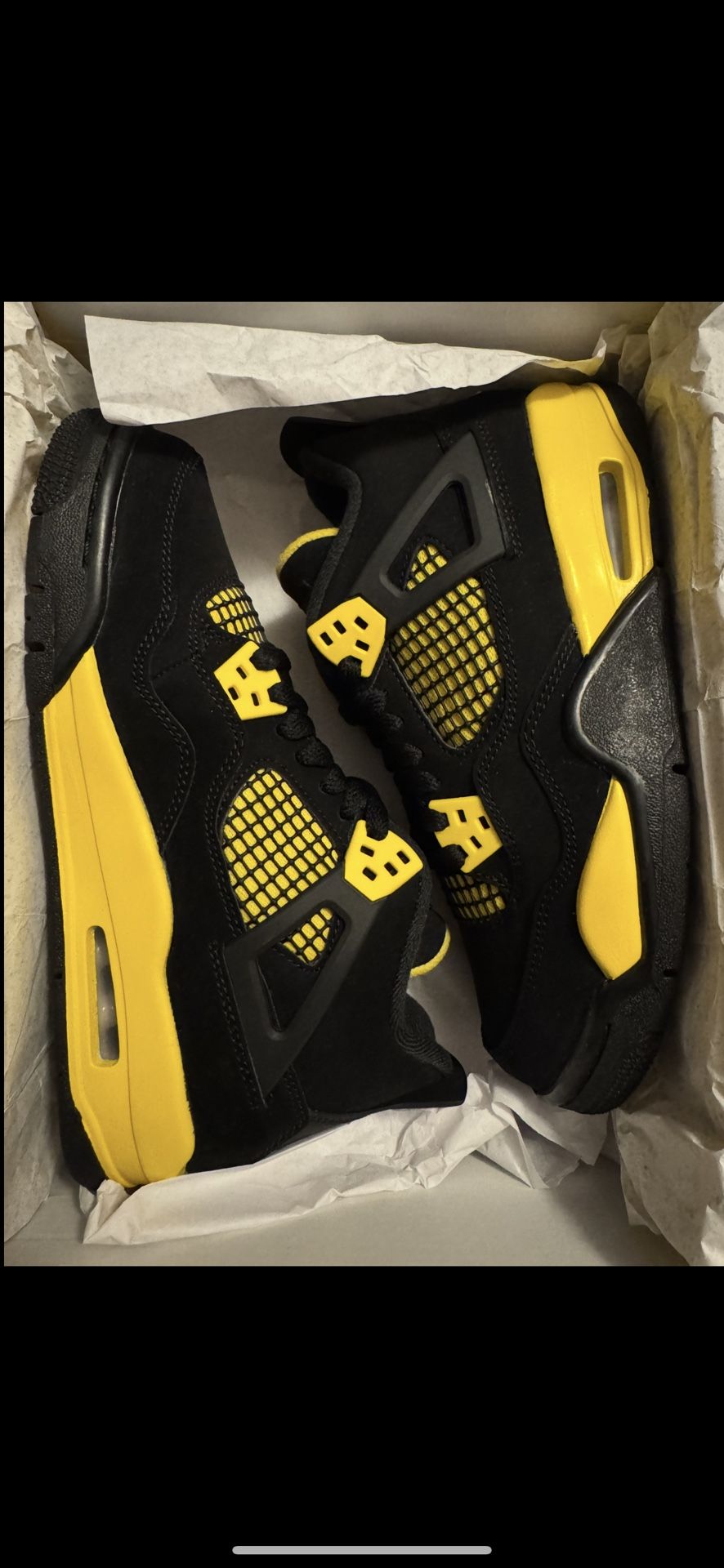 DS NEW JORDAN 4 THUNDER SIZE 5Y & 6.5Y