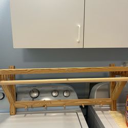 Hanging wall shelf with rod and knobs