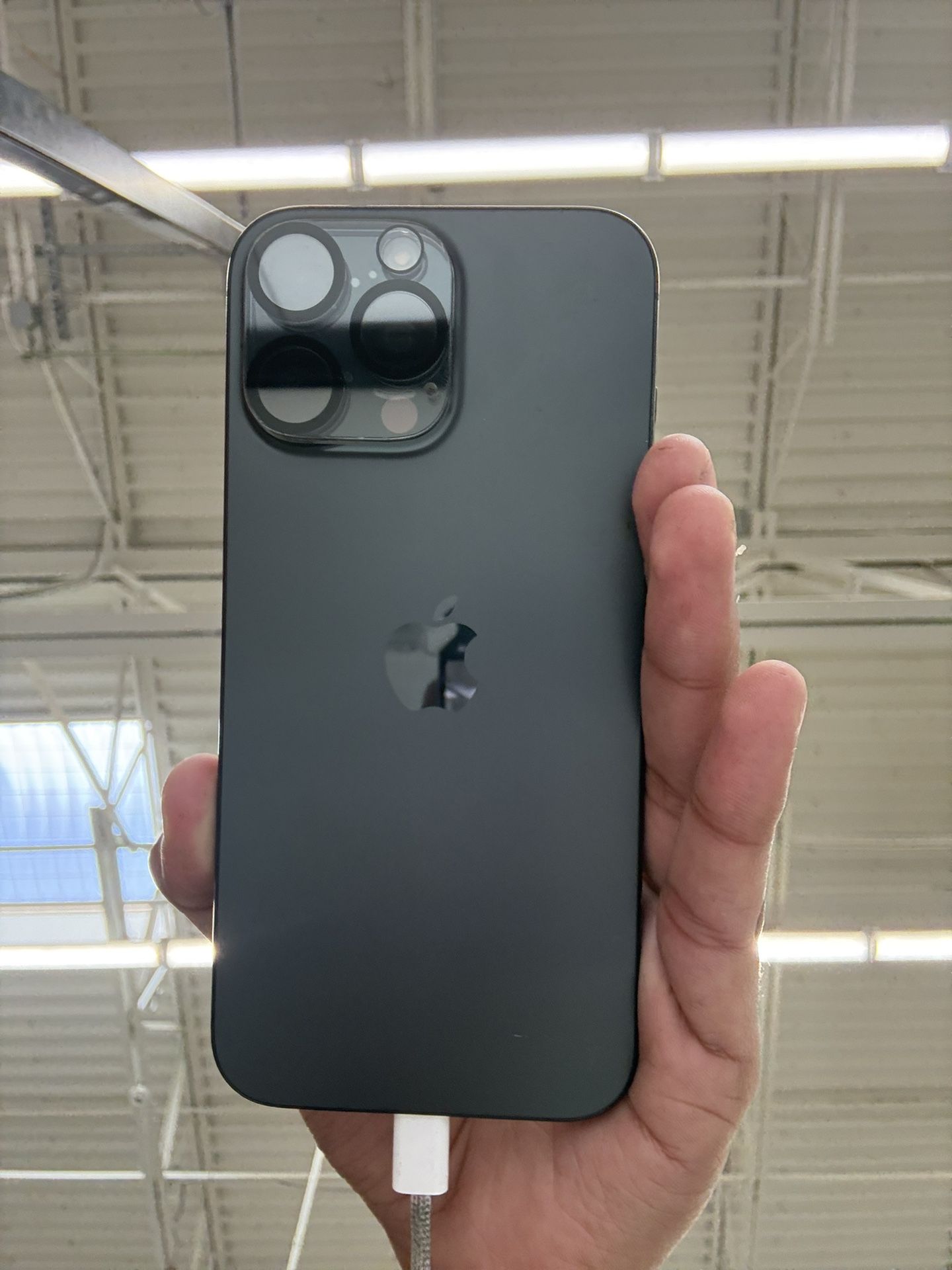 iPhone 16 Pro Max 256GB locked