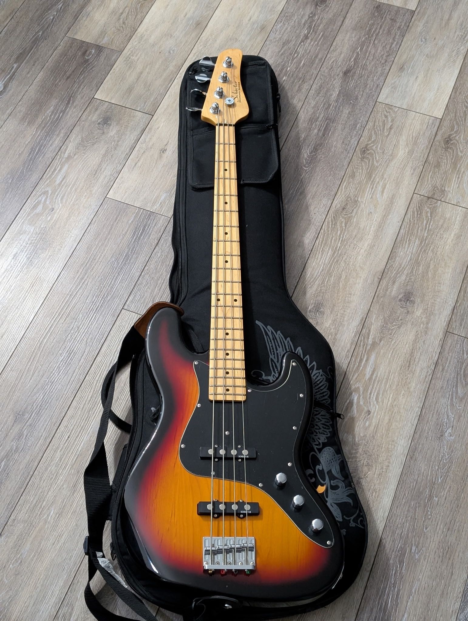 Schecter Bass