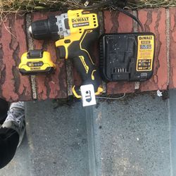  Dewalt brushless Drill 