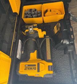 DeWalt 20V Cordless Framing Nailer Kit with Case