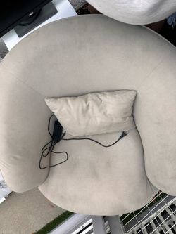 Nursery swivel chair