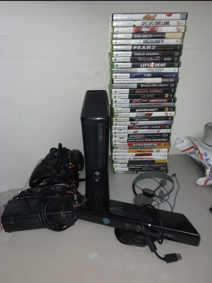 Huge Xbox 360 S bundle- 34 Games