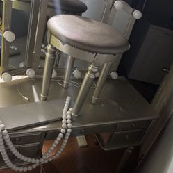 Vanity With Chair 