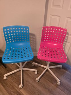 Chair Desk Ikea 15 $ for both pick them up Today Citrine Hills Apartments Archibald