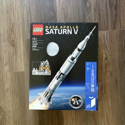 Brand new retired LEGO #21309 NASA Apollo Saturn V