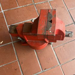 Vice With Pipe Bending Capabilities