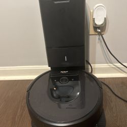 Roomba Vacuum 