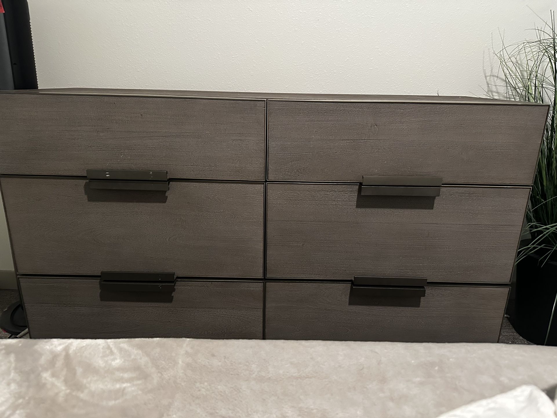 Dresser Heavy Duty Great Shape