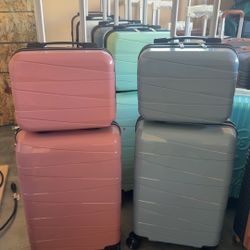 Carry Ons With Wireless Charging 