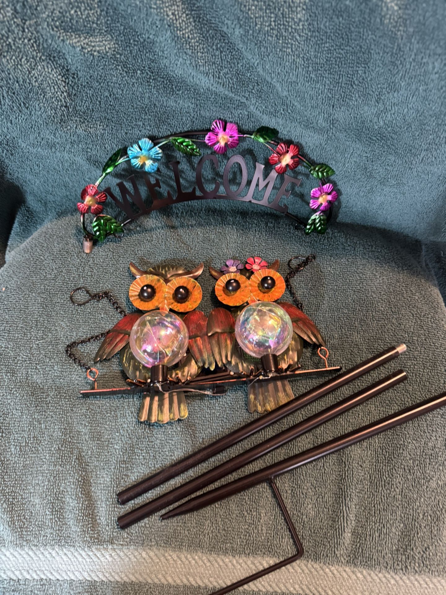 Cute owl solar garden lights. In box.