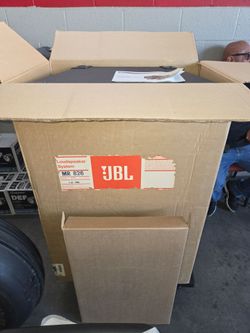 JBL MR826