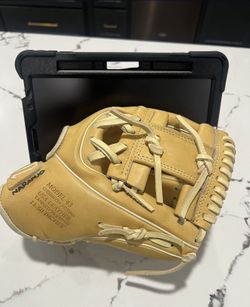 Marucci Glove