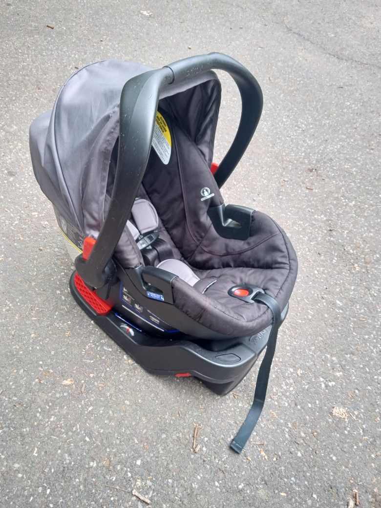 Current Not Expired BRITAX Car Seat/Carrier