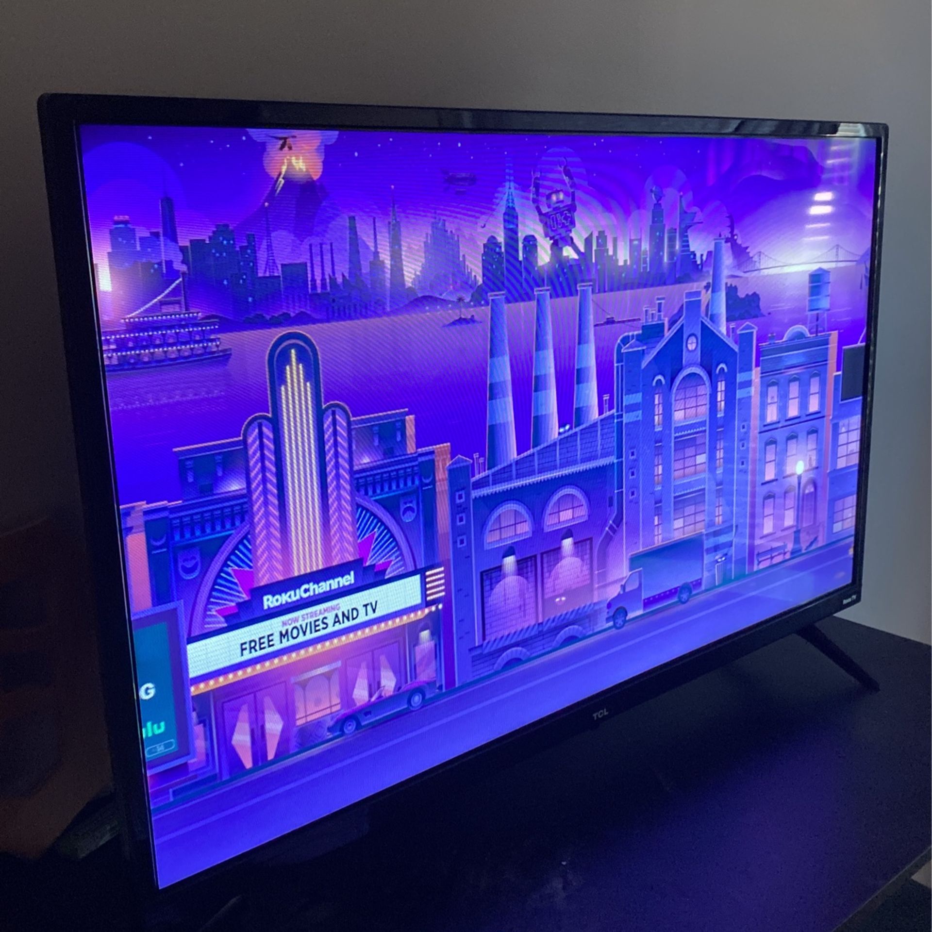 Barely Used 32in LED Roku tv -TCL
