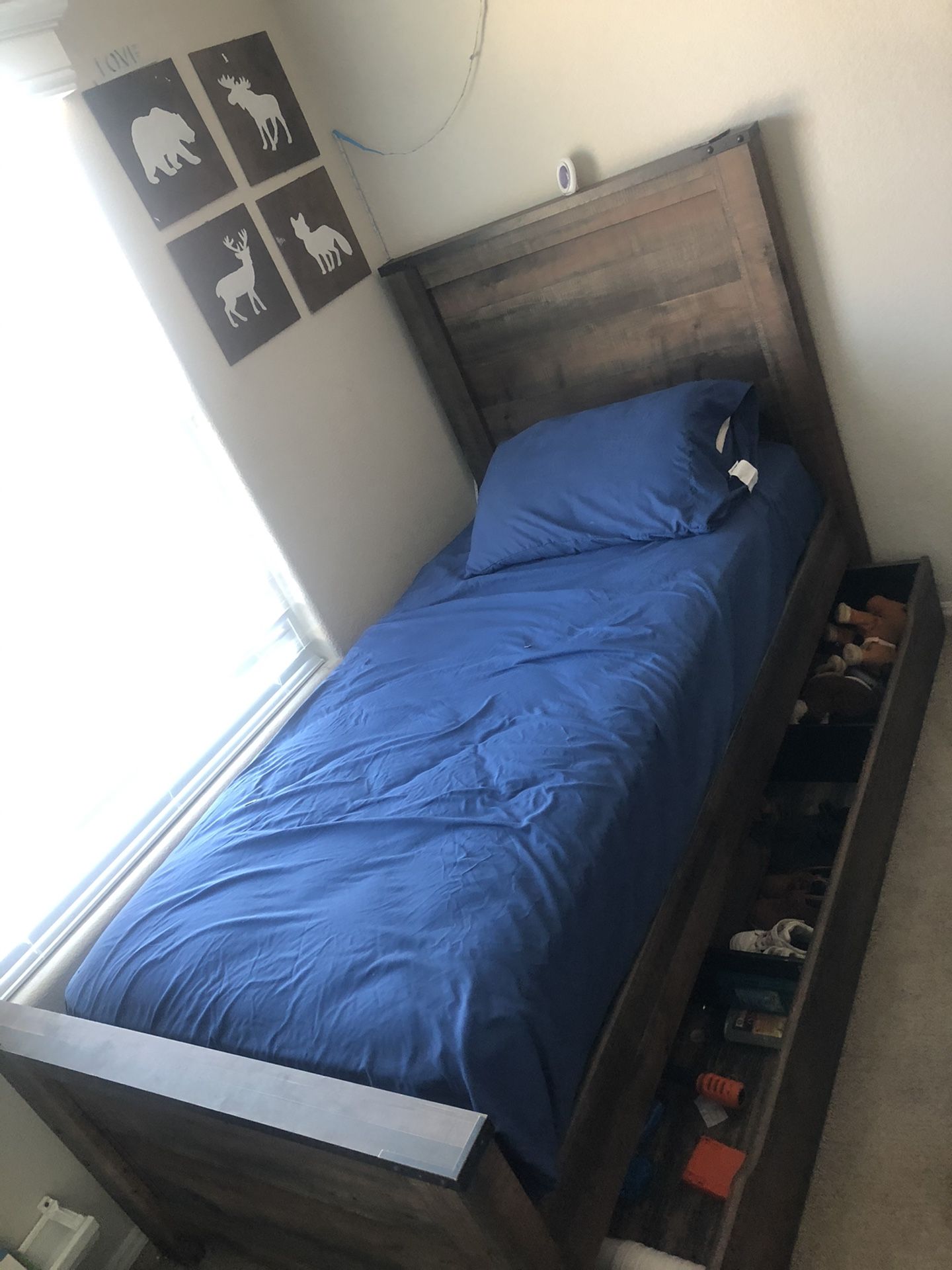 Twin size bed