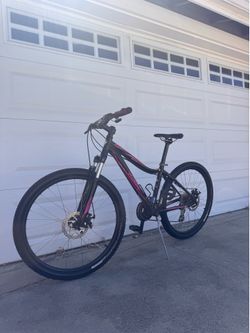Specialized Myka Women's Mountain Bike - Size S (15")