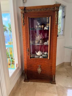 Antique-Style Wood Display Cabinet with Glass Door