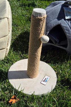 Kitty scratching post never used