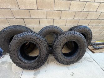 35x11.5R17 Falken WildPeak AT4W