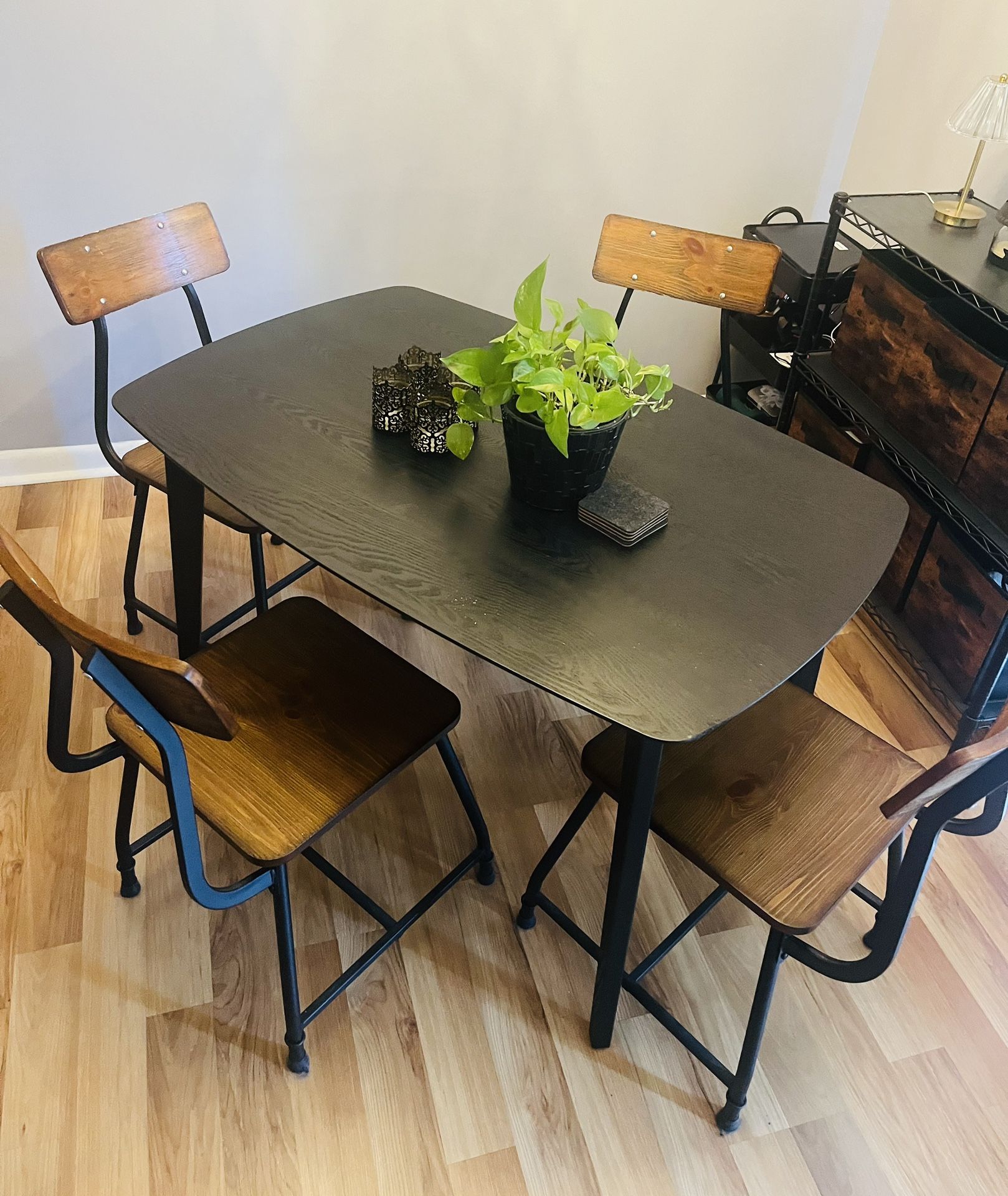 Dining Table Set (Offers Accepted)
