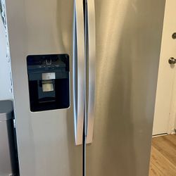 Whirlpool Refrigerator - Standard Depth 