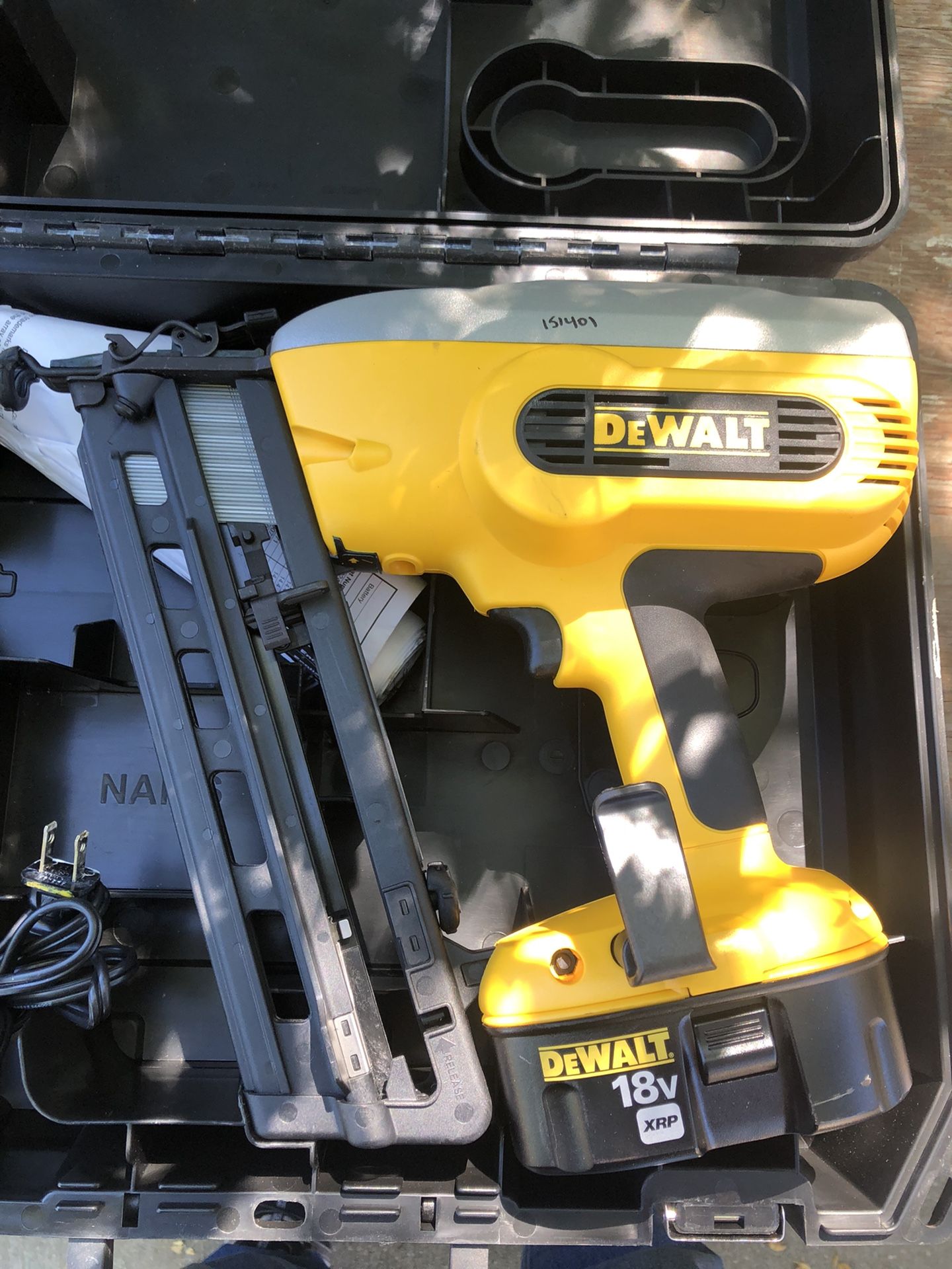 Dewalt 18V Cordless Finish Nailer