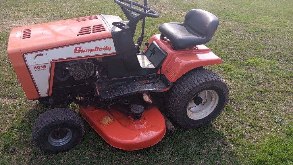 Simplicity 6516 Lawn Tractor