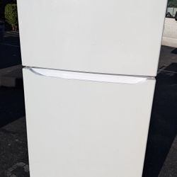 30" White LG Refrigerator/3 Months Of Warranty And Free Local Delivery 