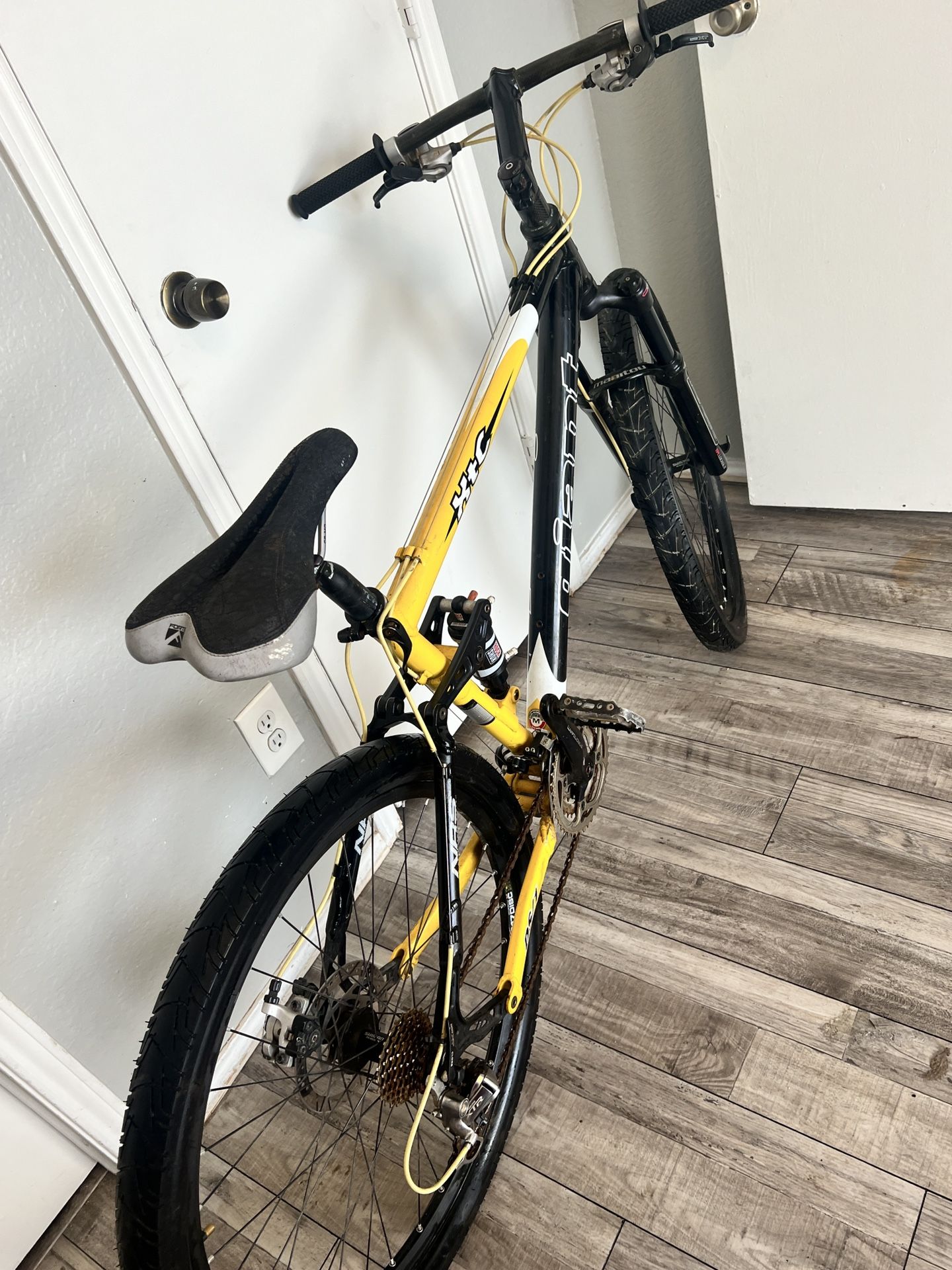 Giant Double Suspension Mountain Bike 