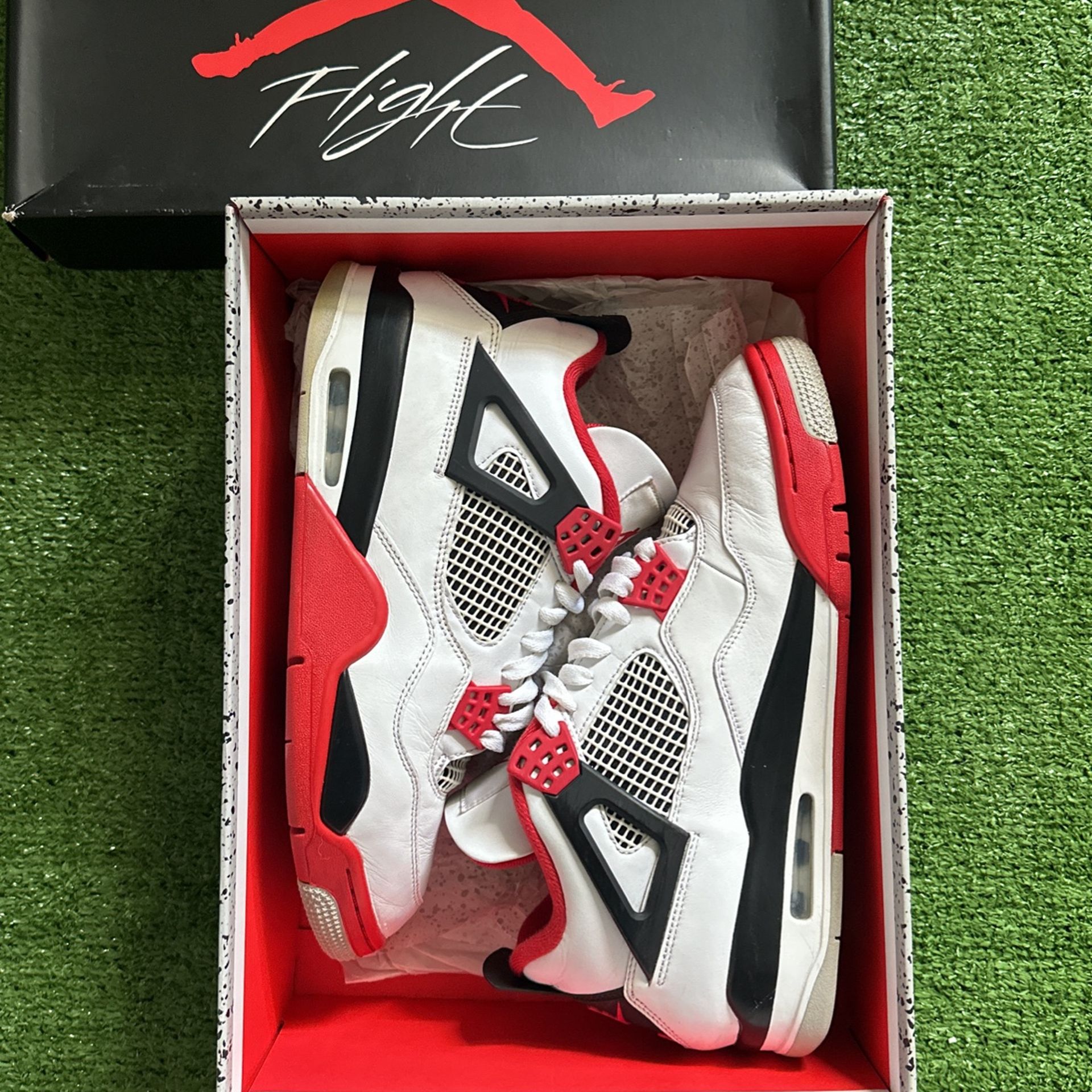 Jordan Retro 4 “Fire RED”