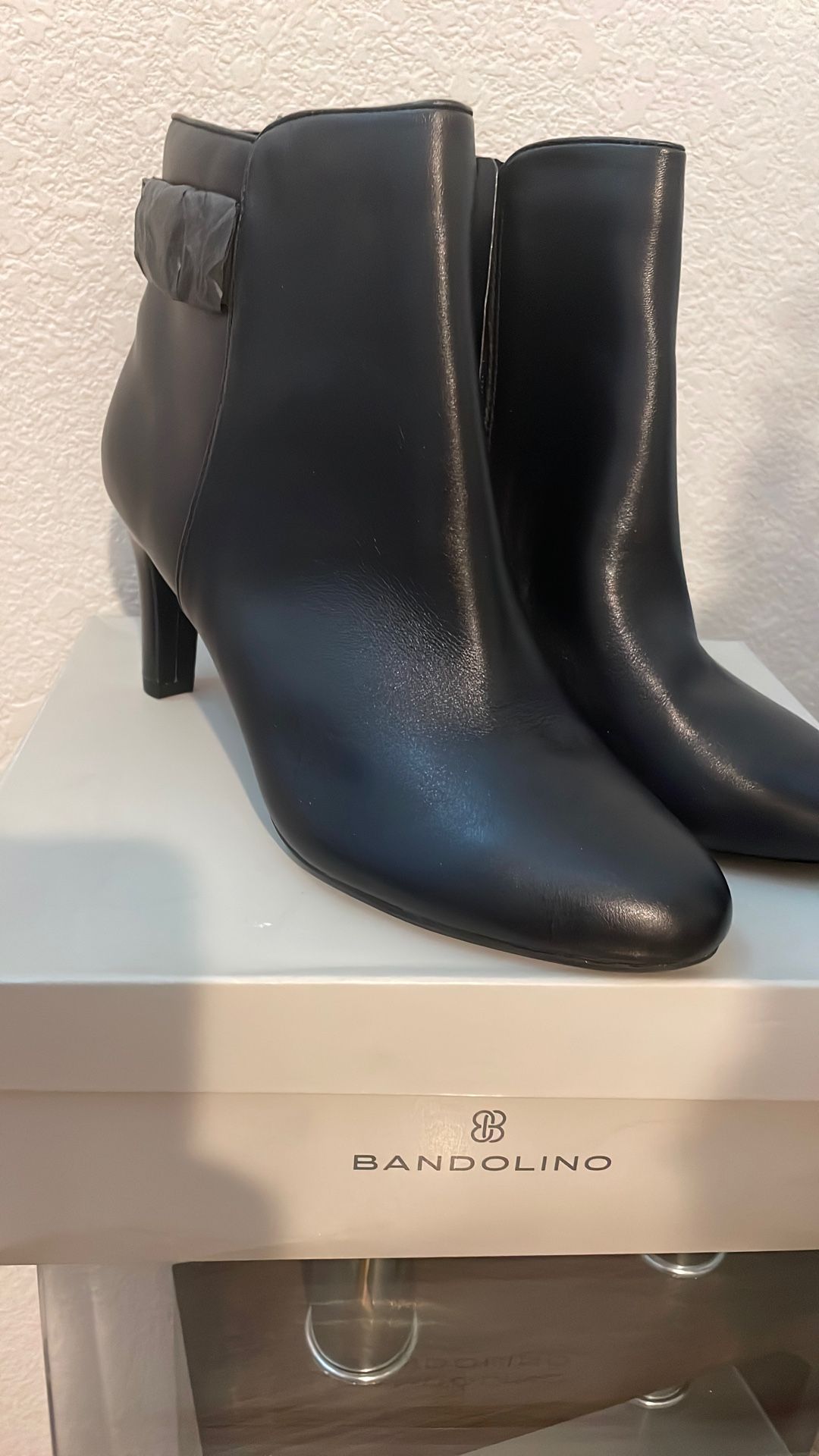 Bandolino Black Leather Womens Boots Size 10