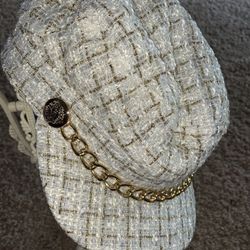 NEW Wool Style Fashion Hat with Gold Chain 