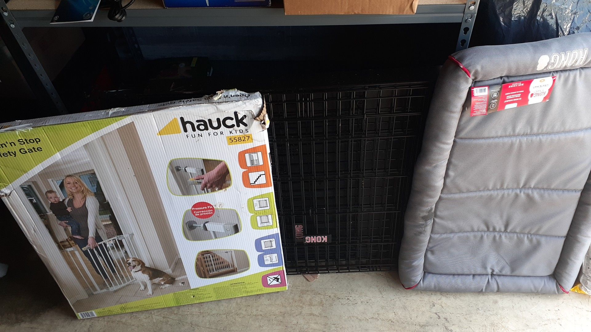 Large Kong Dog Crate With 2 Kong Crates Mats & A Open'N Stop Safety Gate! for Sale in PA, US