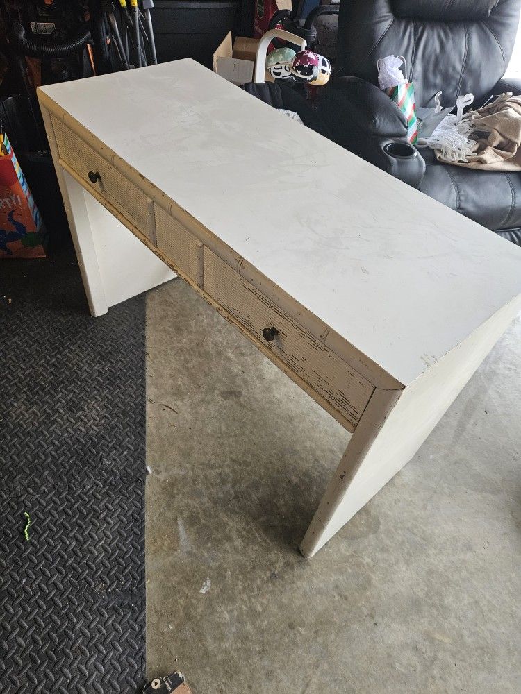 FREEEEEE Desk 2 Drawers