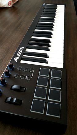 Alesis V49 MIDI KEYBOARD 